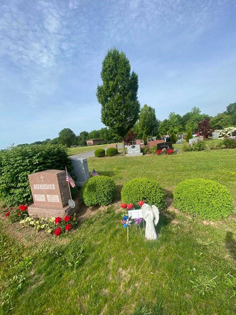 Marlene F. Milea's grave. Photo 1