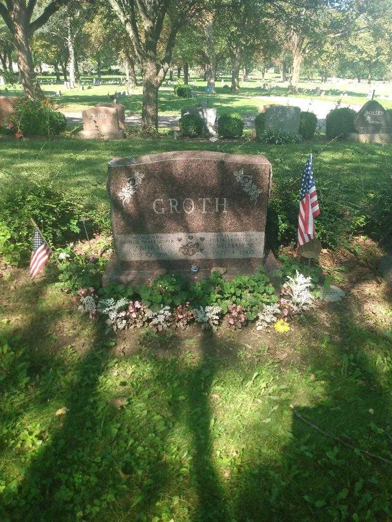 Anita M. Groth's grave. Photo 1