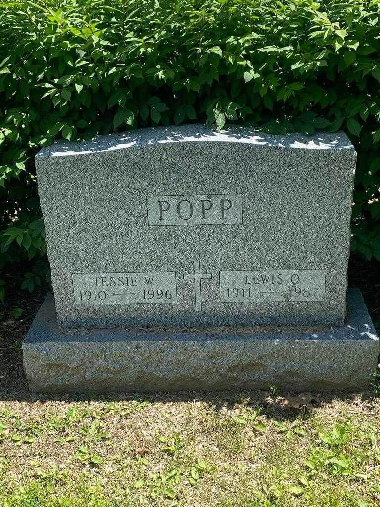 Tessie W. Popp's grave. Photo 3