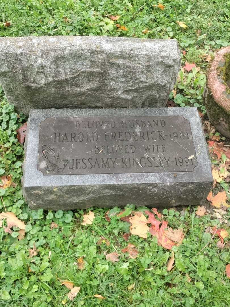 Harold Frederick Conine's grave. Photo 3