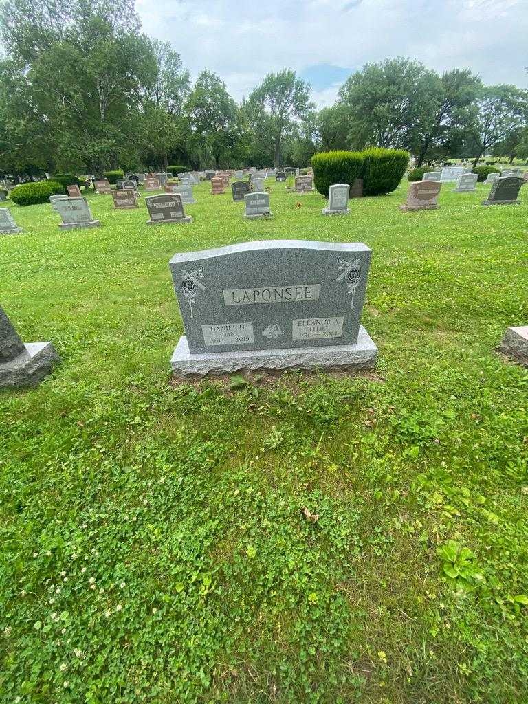 Eleanor A. "Fillie" Laponsee's grave. Photo 1