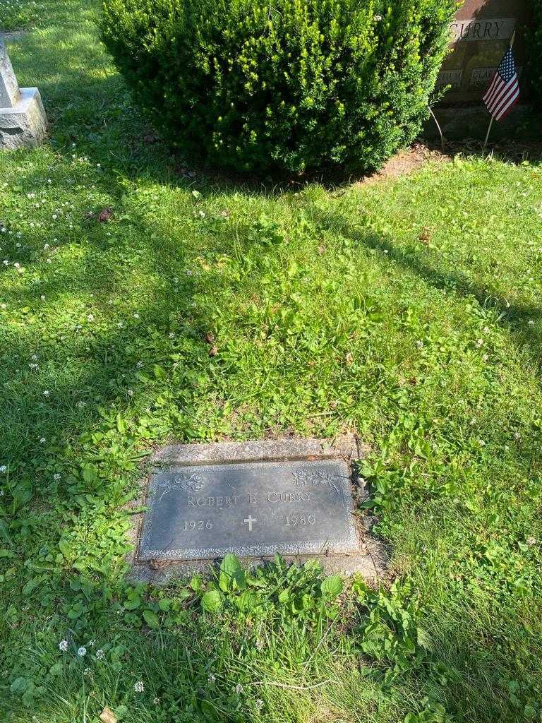 Robert E. Curry's grave. Photo 2