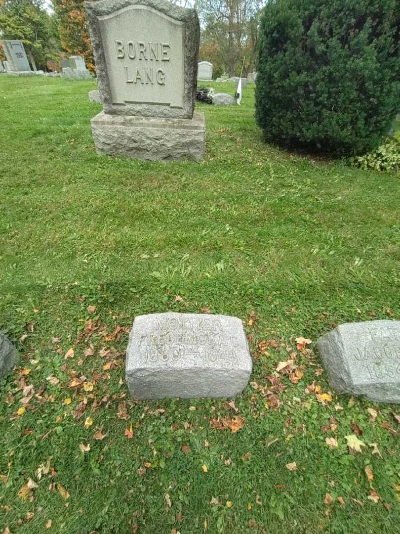 Fredericka C. Borne's grave. Photo 1
