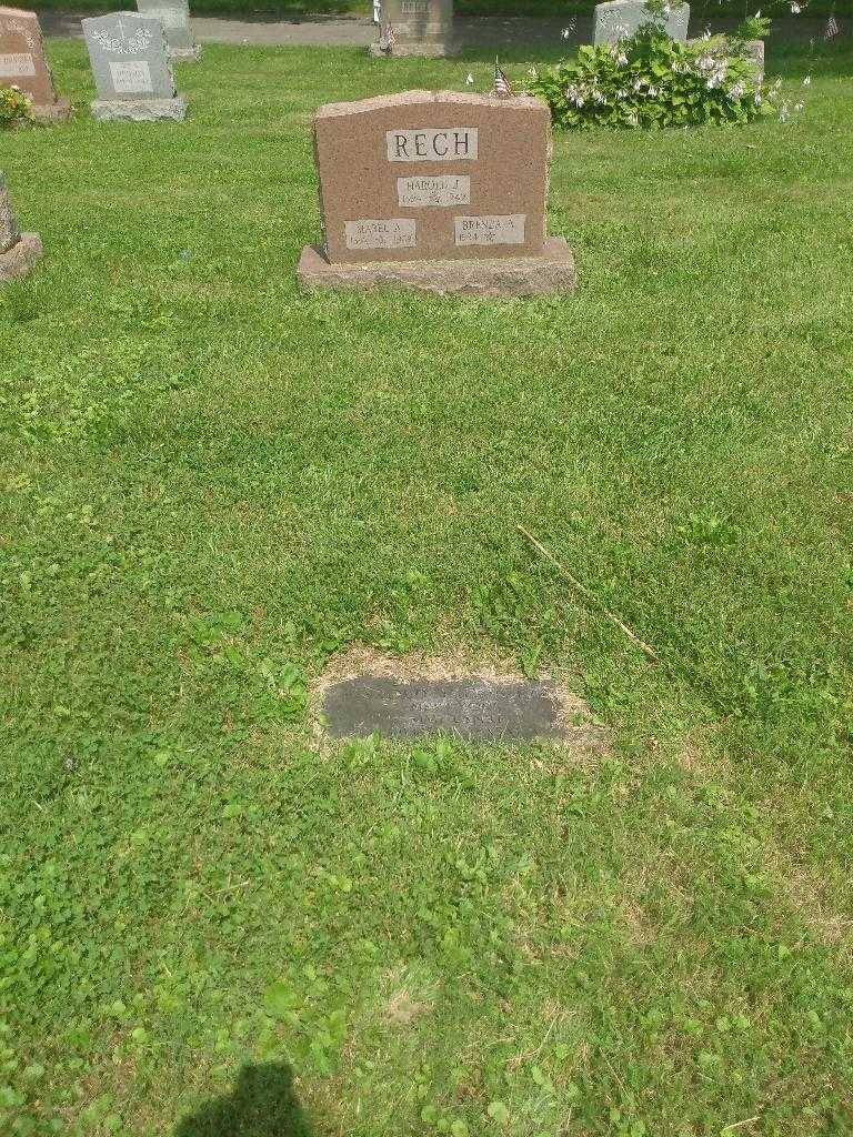 Mabel A. Rech's grave. Photo 4