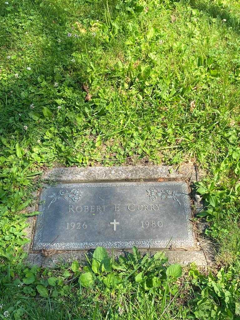 Robert E. Curry's grave. Photo 3