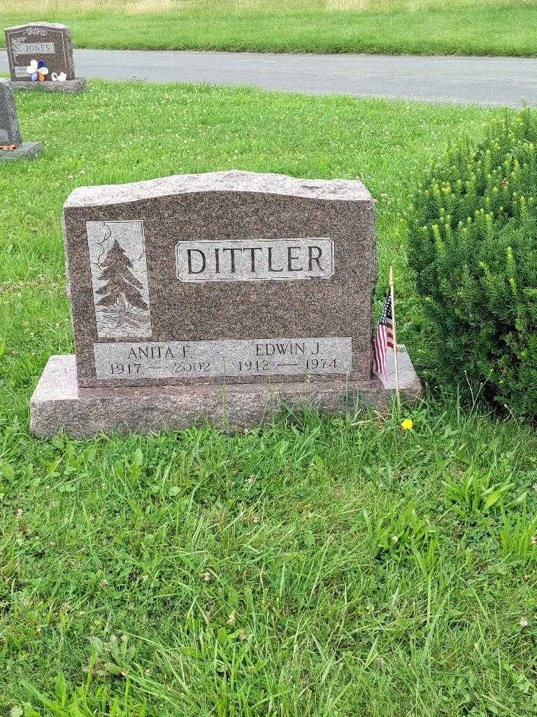 Edwin J. Dittler's grave. Photo 2