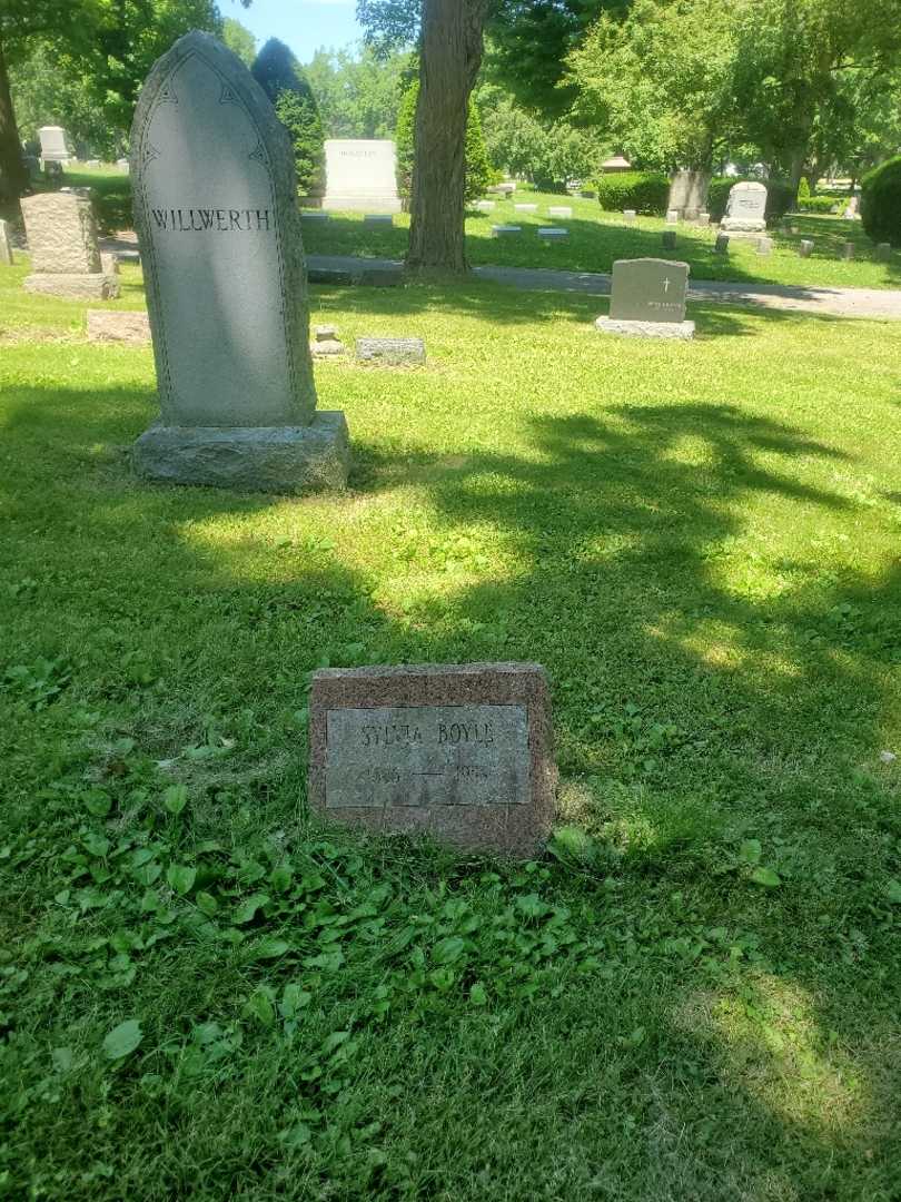 Sylvia Boyle's grave. Photo 1