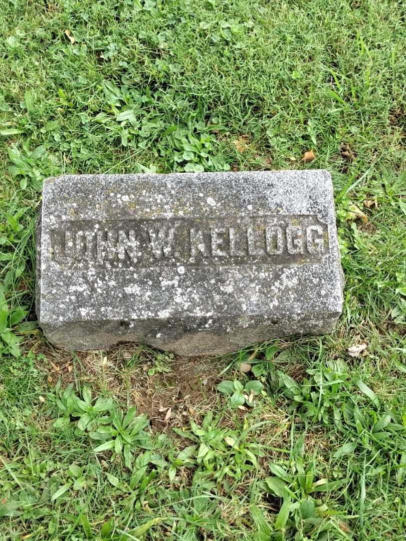 John W. Kellogg's grave. Photo 3