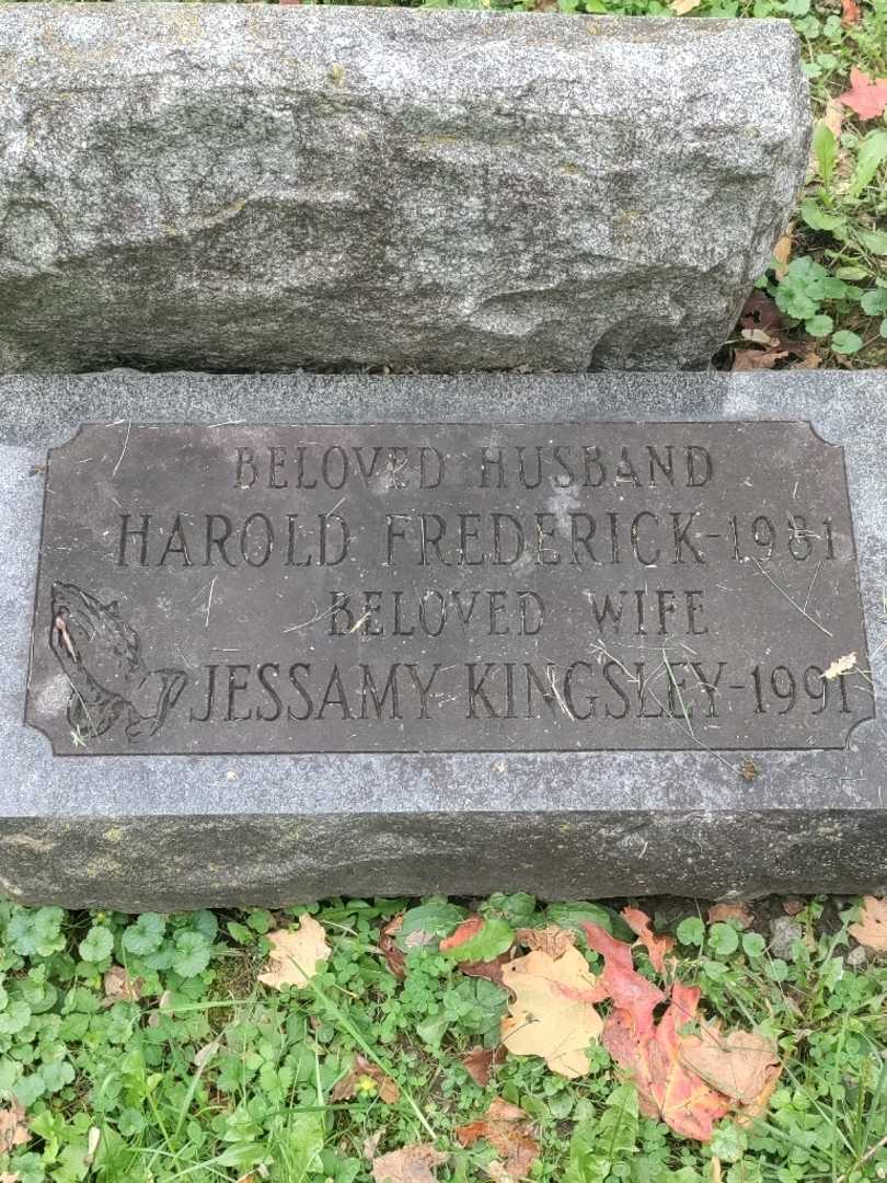 Harold Frederick Conine's grave. Photo 4