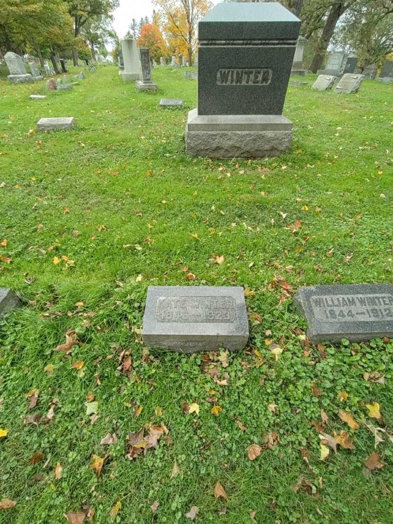 Katherine Winter's grave. Photo 1