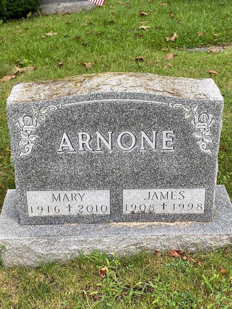 Mary Arnone's grave. Photo 3