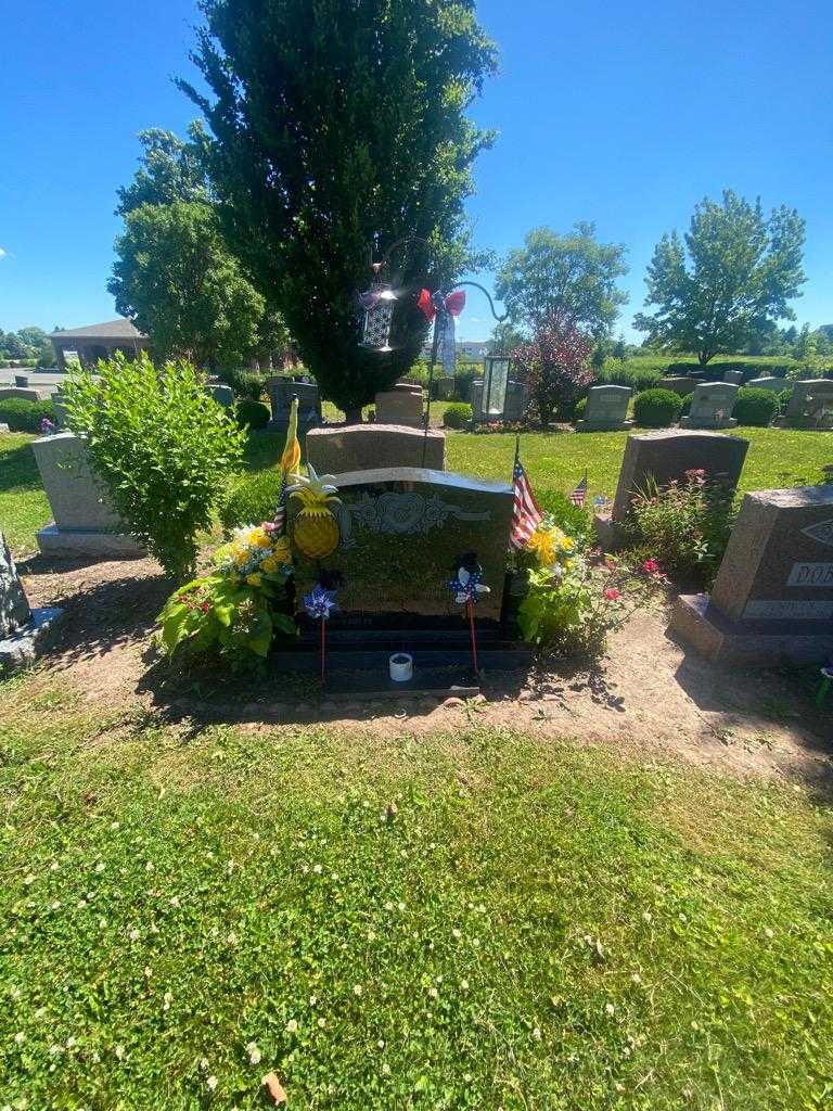 Maria Huong Que Nguyen's grave. Photo 1