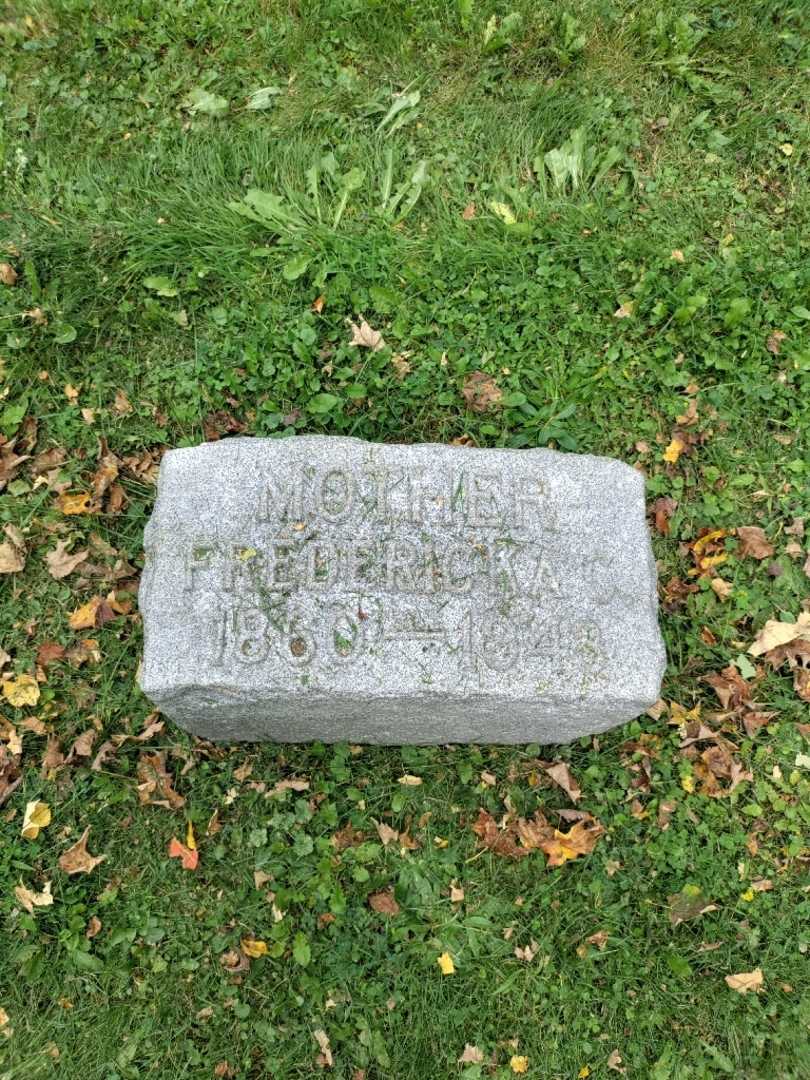 Fredericka C. Borne's grave. Photo 2