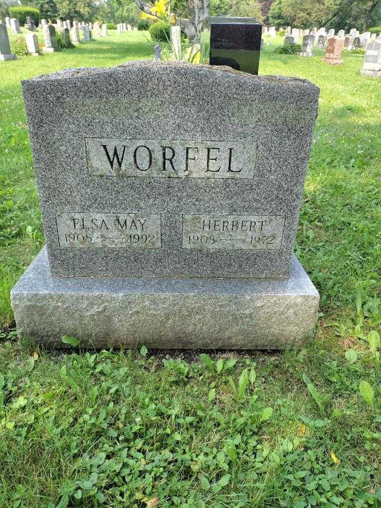 Elsa May Worfel's grave. Photo 1