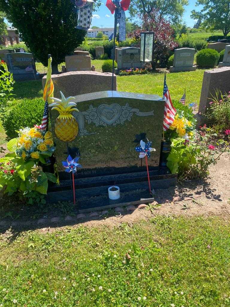 Maria Huong Que Nguyen's grave. Photo 2