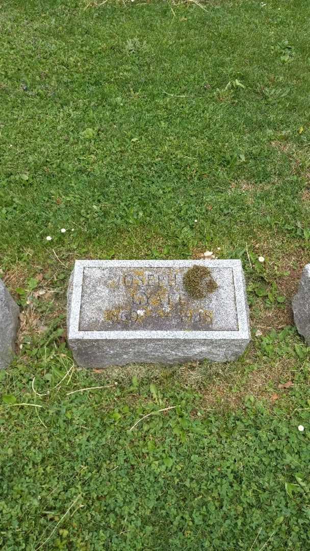 Joseph A. Gyatt's grave. Photo 3