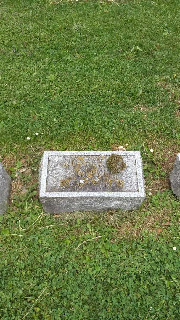 Joseph A. Gyatt's grave. Photo 2