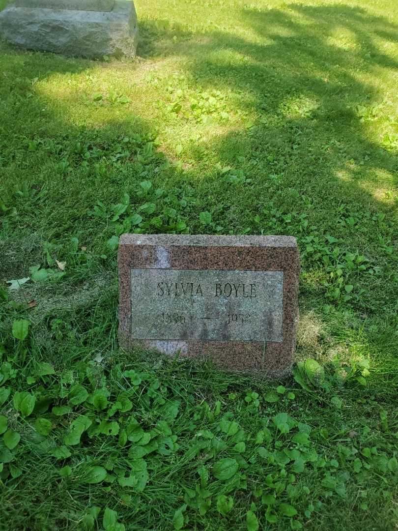 Sylvia Boyle's grave. Photo 2