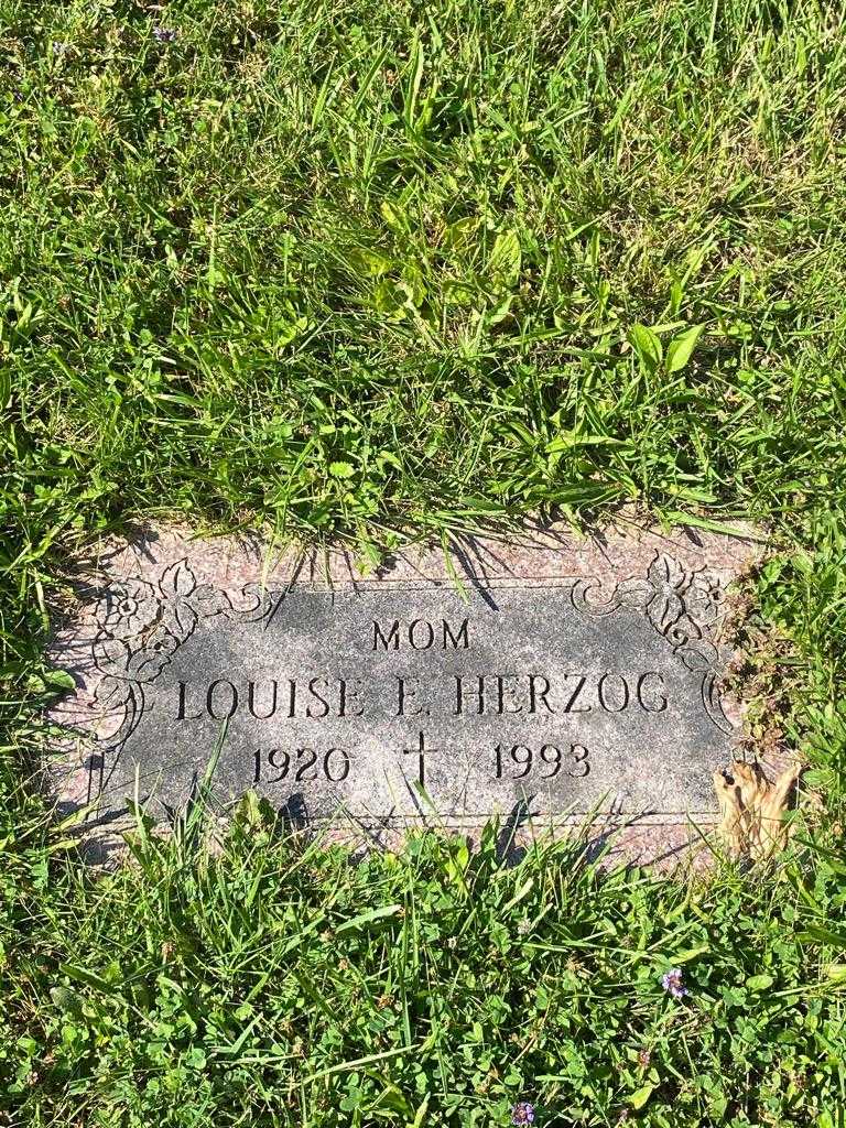 Louise E. Herzog's grave. Photo 3