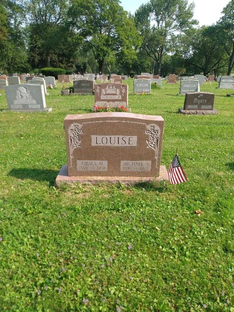 Grace M. Louise's grave. Photo 1