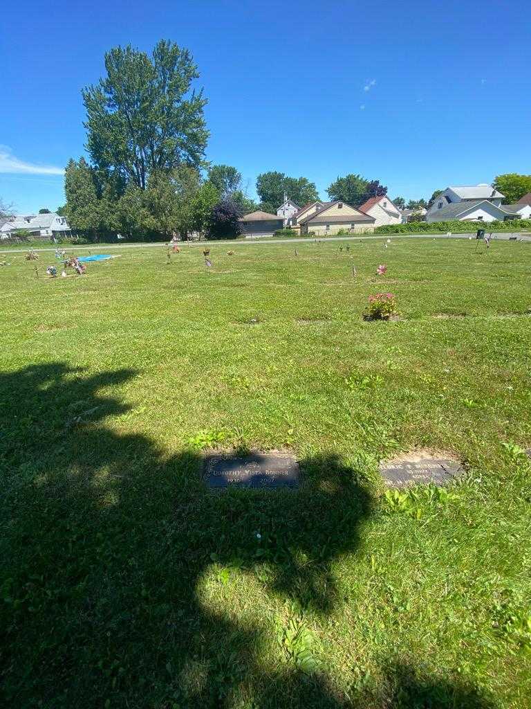 Dorothy Vista Bonner's grave. Photo 1