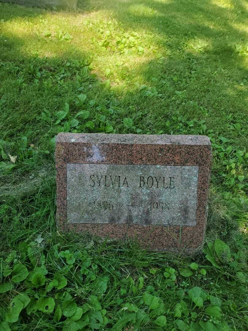 Sylvia Boyle's grave. Photo 3
