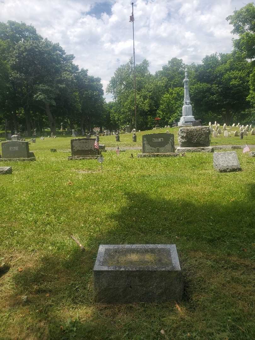 Bertha R. Strong's grave. Photo 1