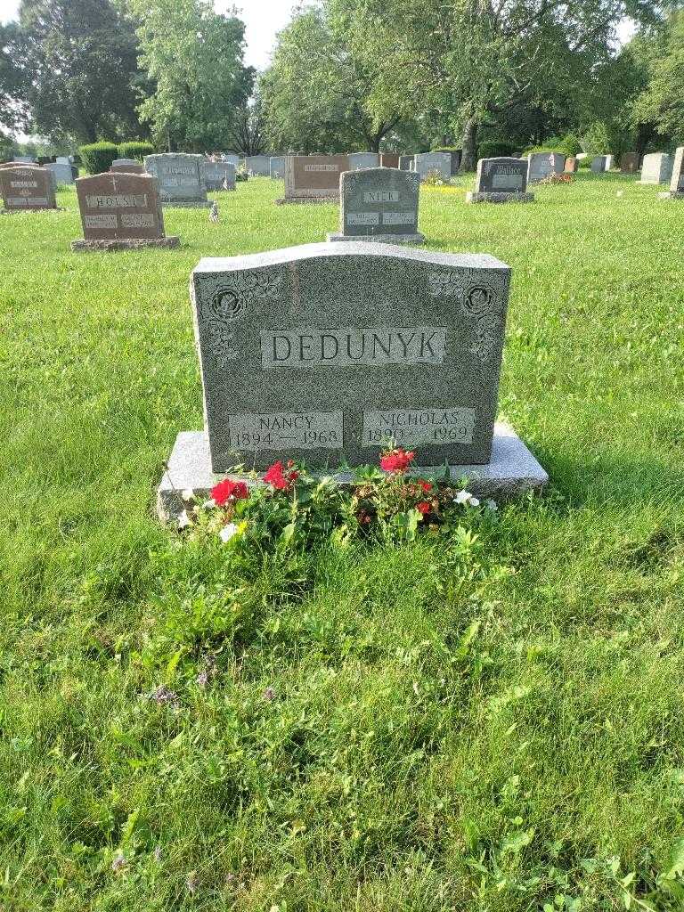 Nancy Dedunyk's grave. Photo 1