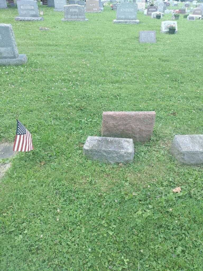 Jimmie Yalden's grave. Photo 1