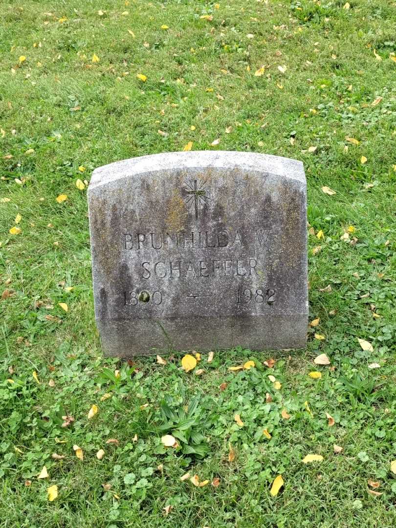 Brunhilda W. Schaeffer's grave. Photo 2