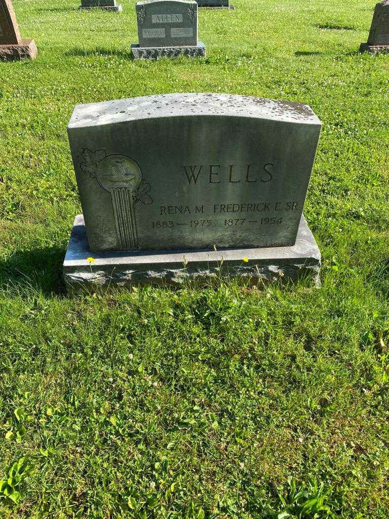 Frederick E. Wells Senior's grave. Photo 2