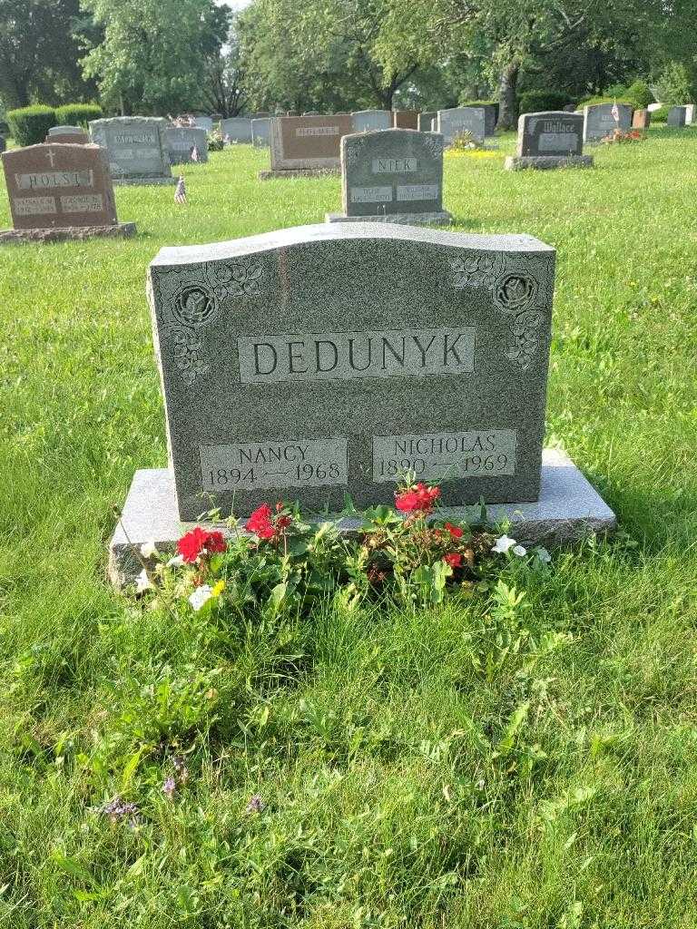 Nicholas Dedunyk's grave. Photo 2