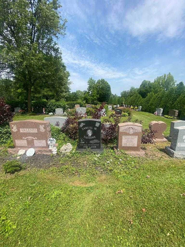 Samuel M. Tassone's grave. Photo 1