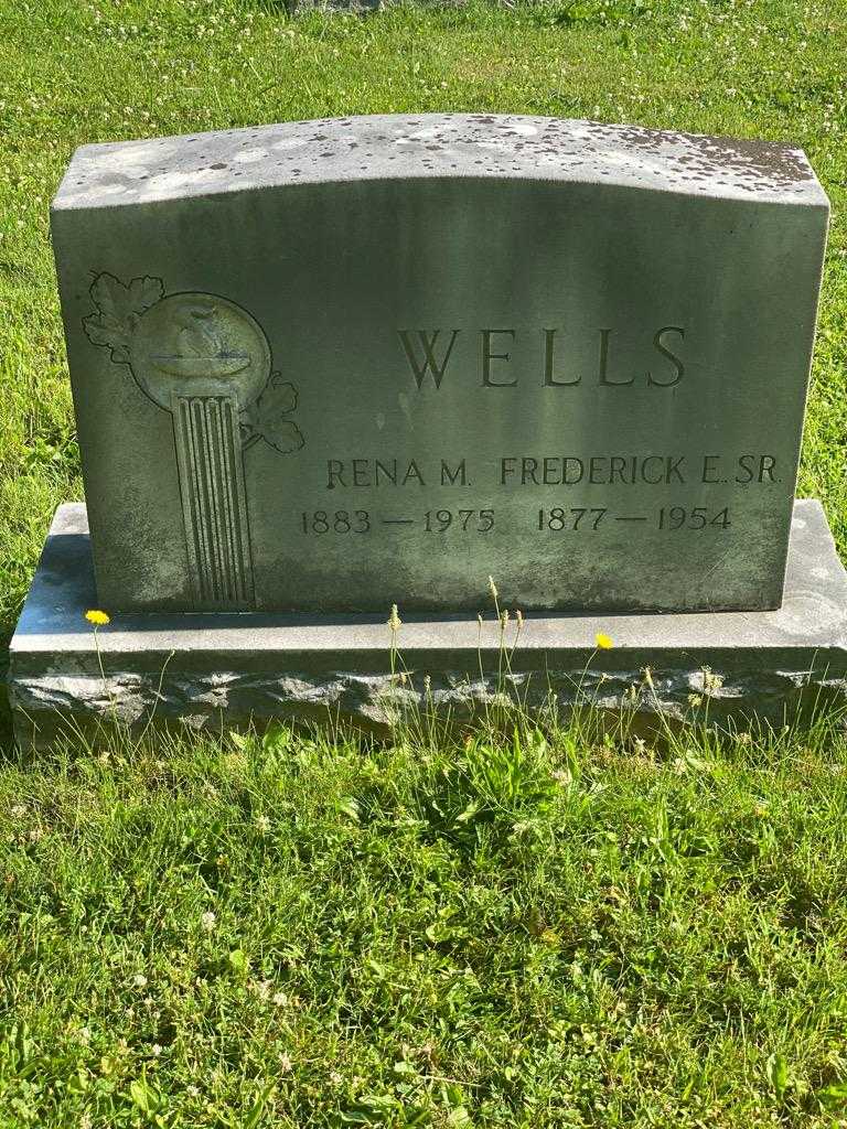 Frederick E. Wells Senior's grave. Photo 3