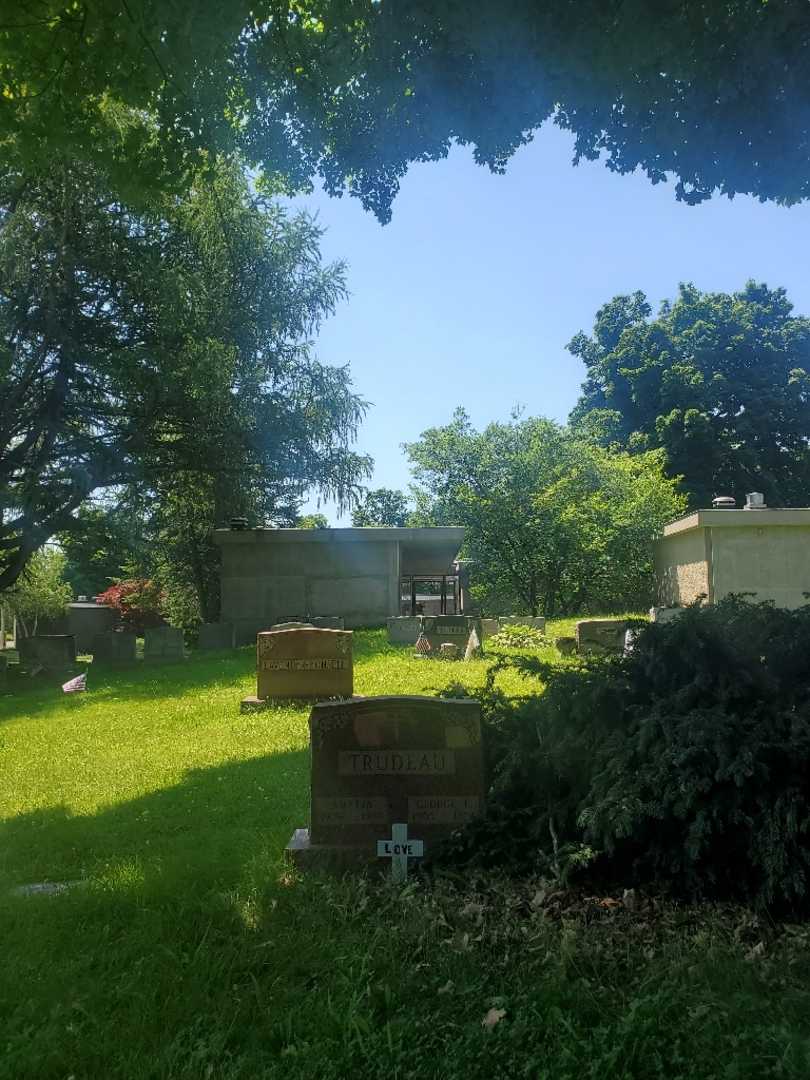 Amelia Trudeau's grave. Photo 1