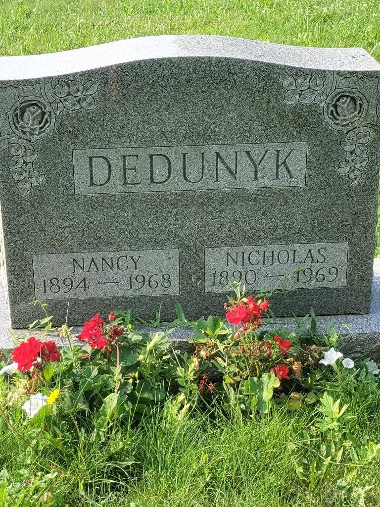 Nancy Dedunyk's grave. Photo 3