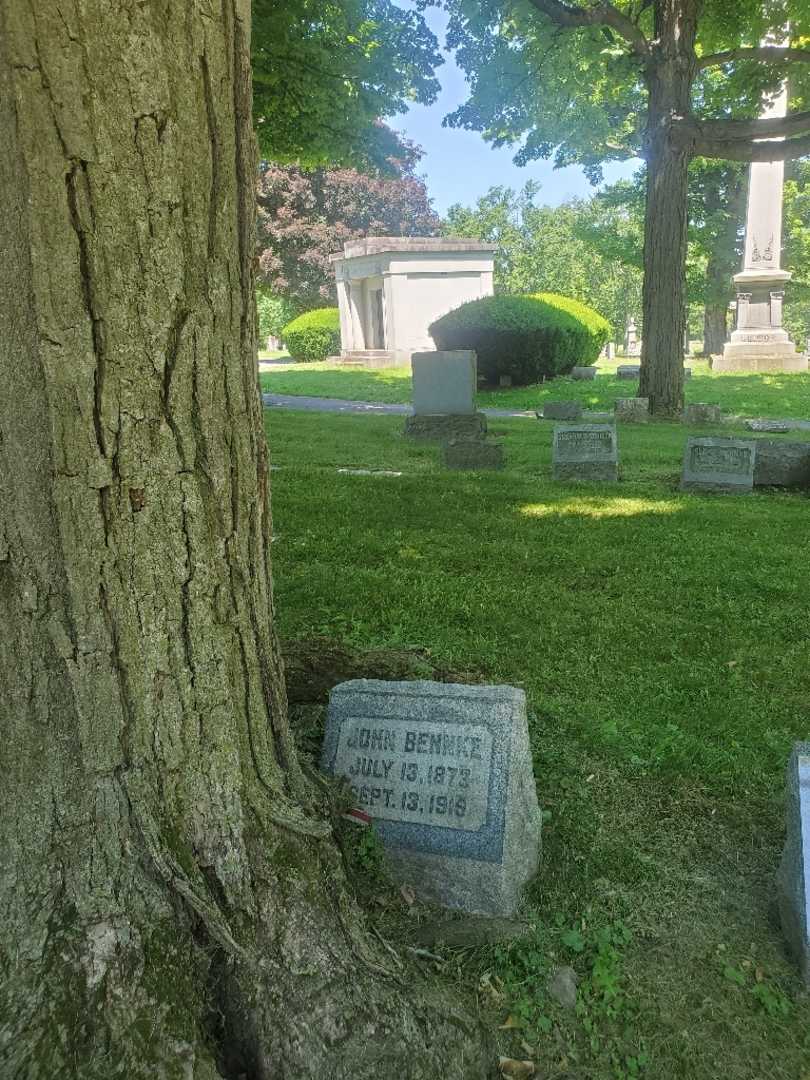 John J. Behnke's grave. Photo 1