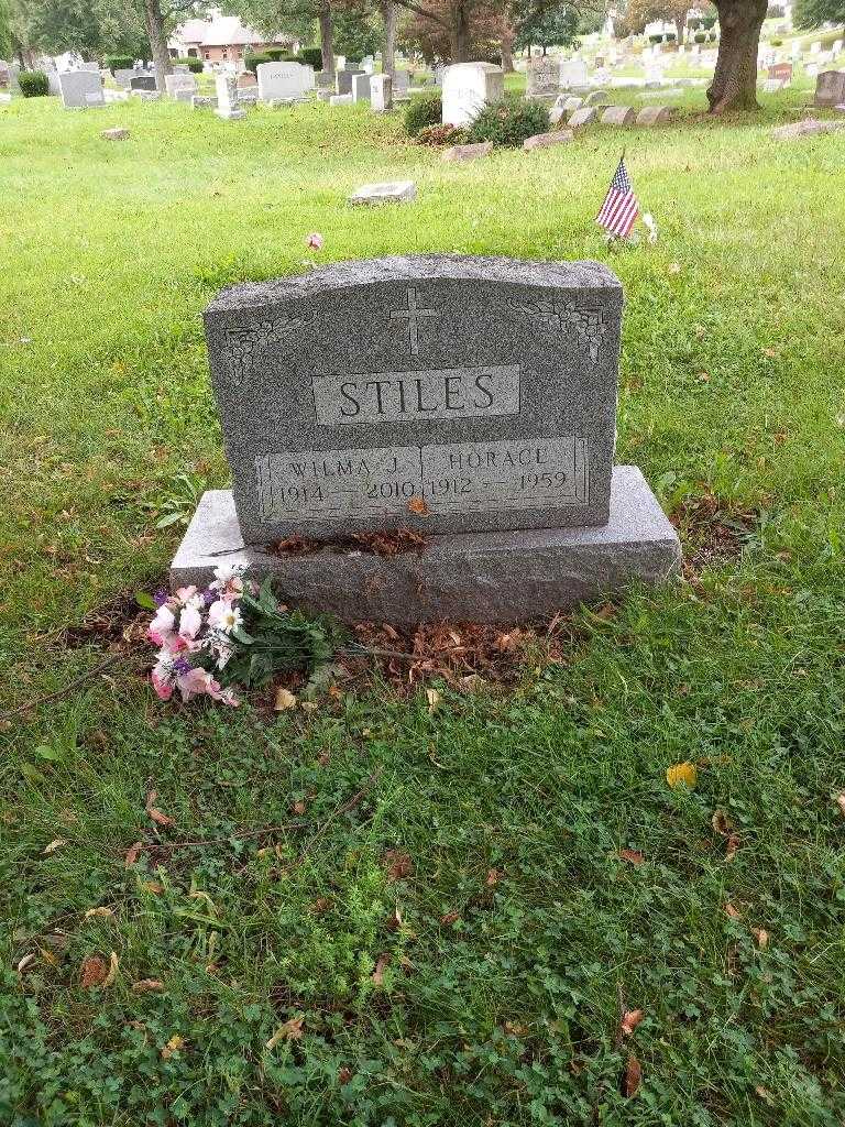 Horace Stiles's grave. Photo 1