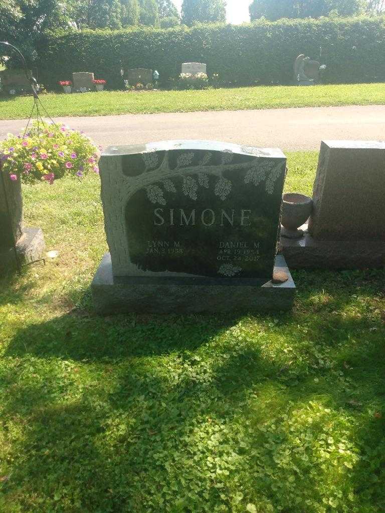 Daniel M. Simone's grave. Photo 1