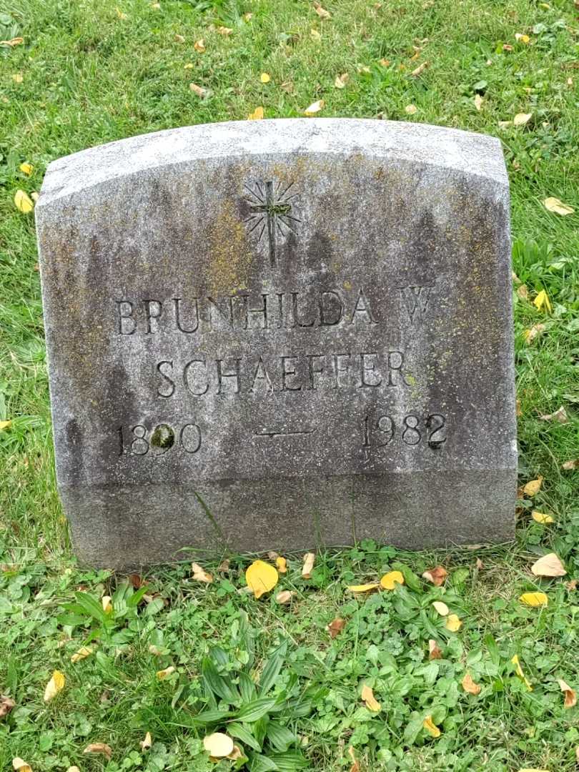 Brunhilda W. Schaeffer's grave. Photo 3