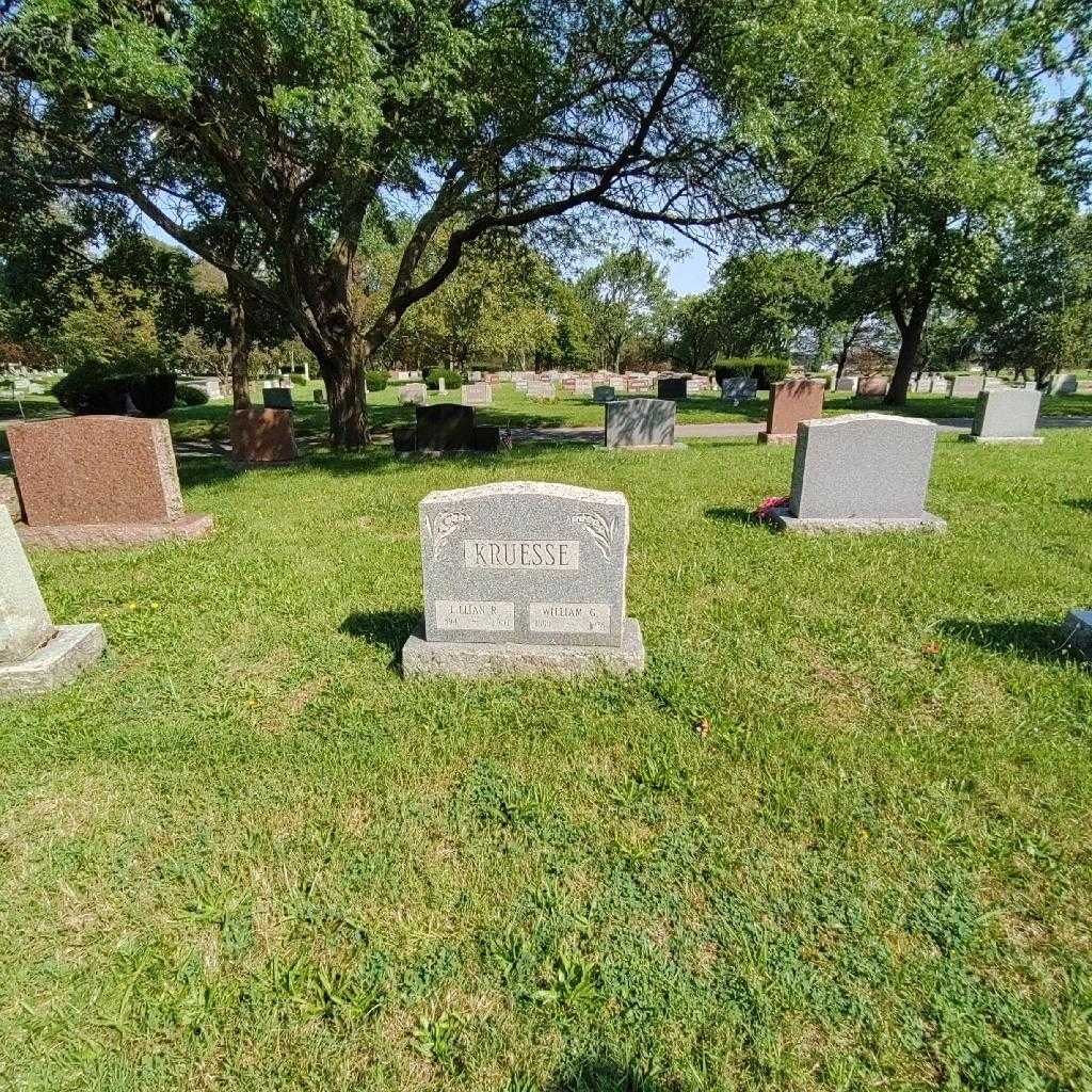 Lillian R. Kruesse's grave. Photo 1