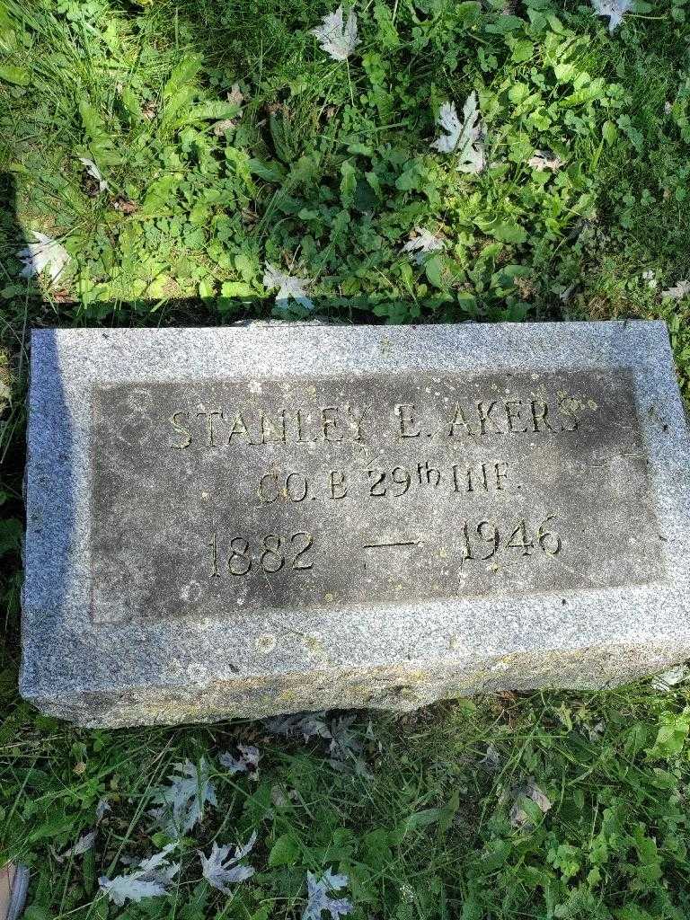 Stanley E. Akers's grave. Photo 2
