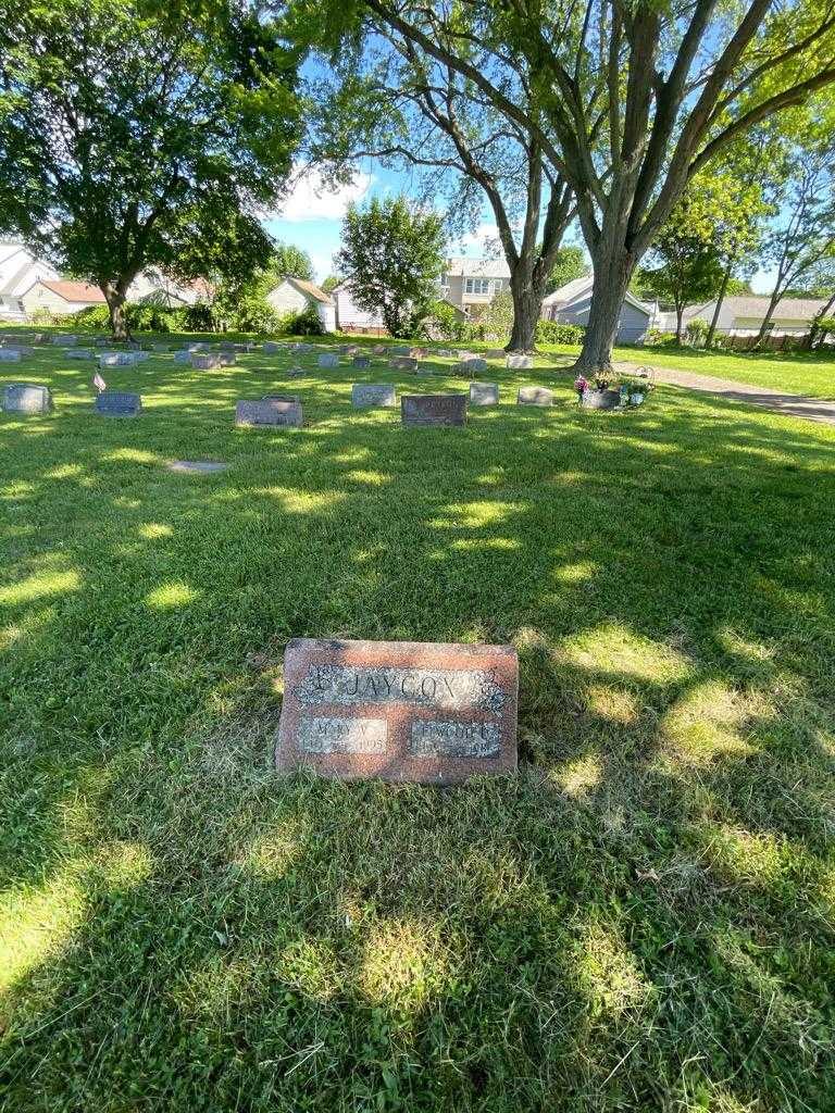 Elwood Jaycox's grave. Photo 1