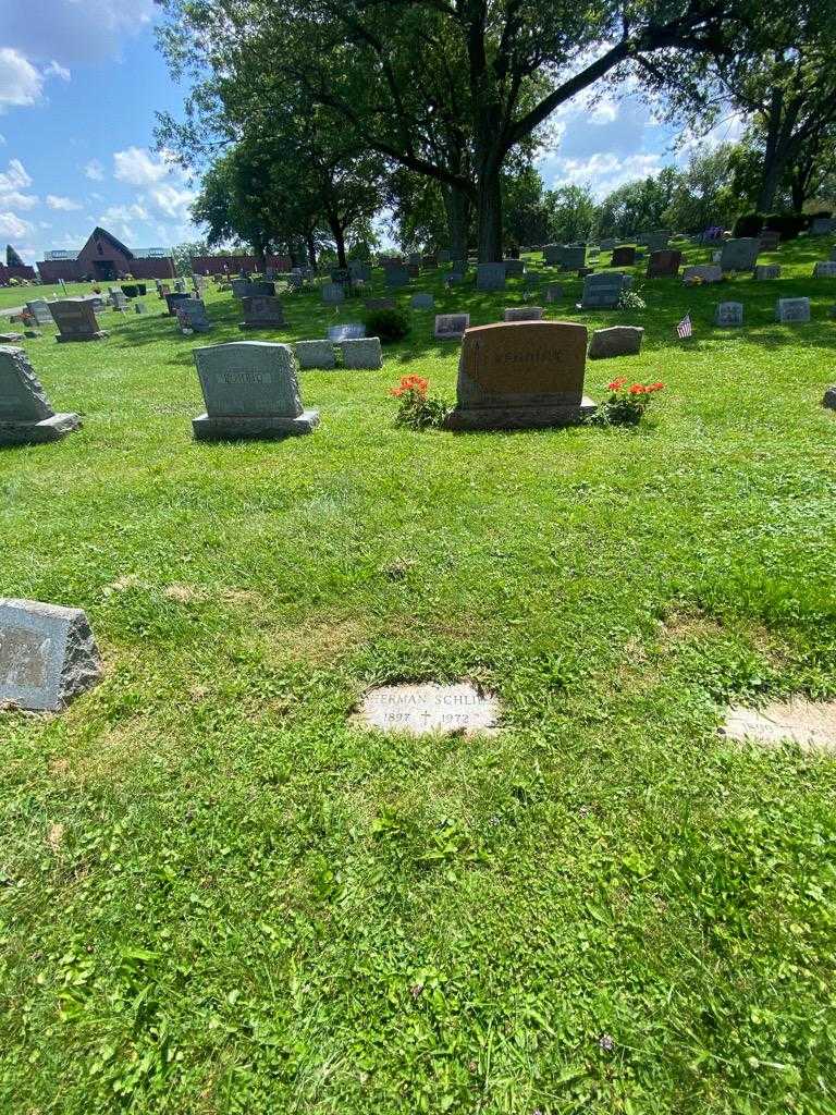 Herman Schlie's grave. Photo 1