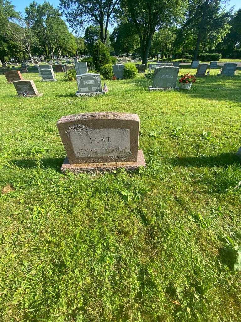 Freida M. Fust's grave. Photo 1