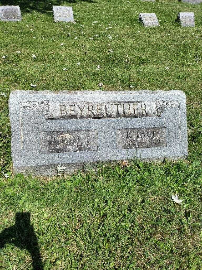 R. Paul Beyreuther's grave. Photo 2