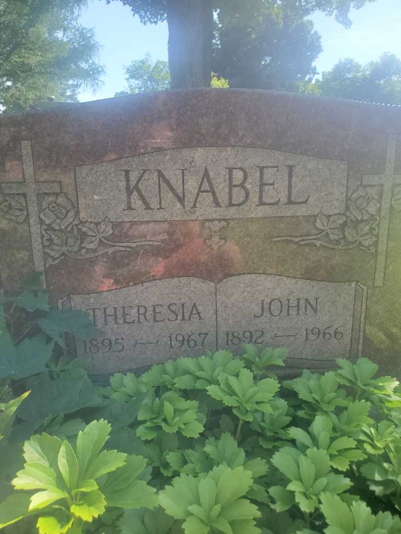 Theresia Knabel's grave. Photo 3