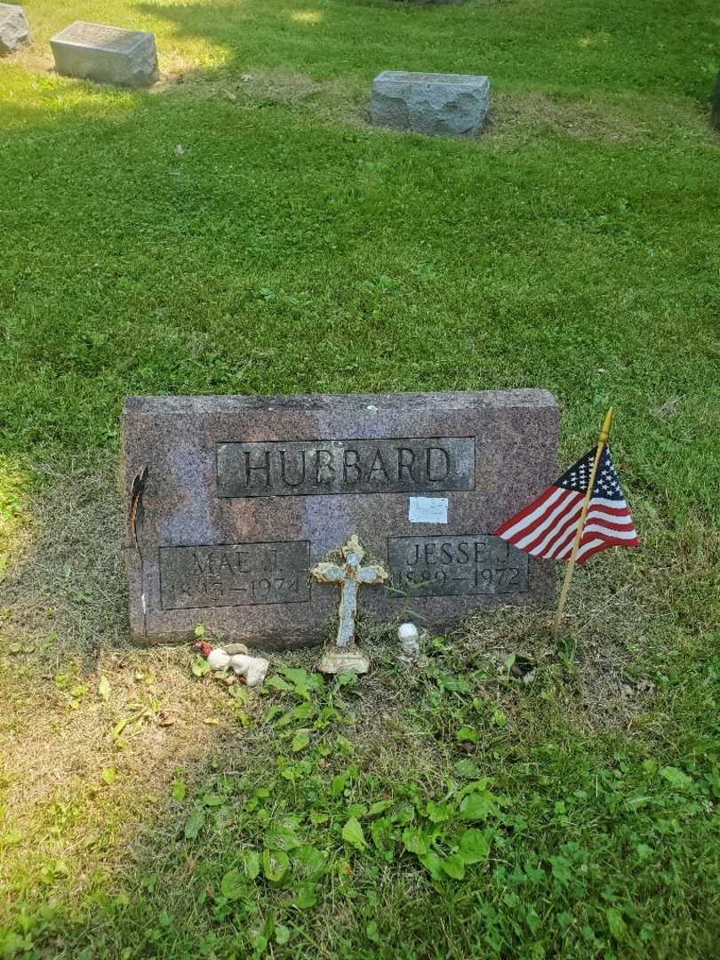 Mae J. Hubbard's grave. Photo 2