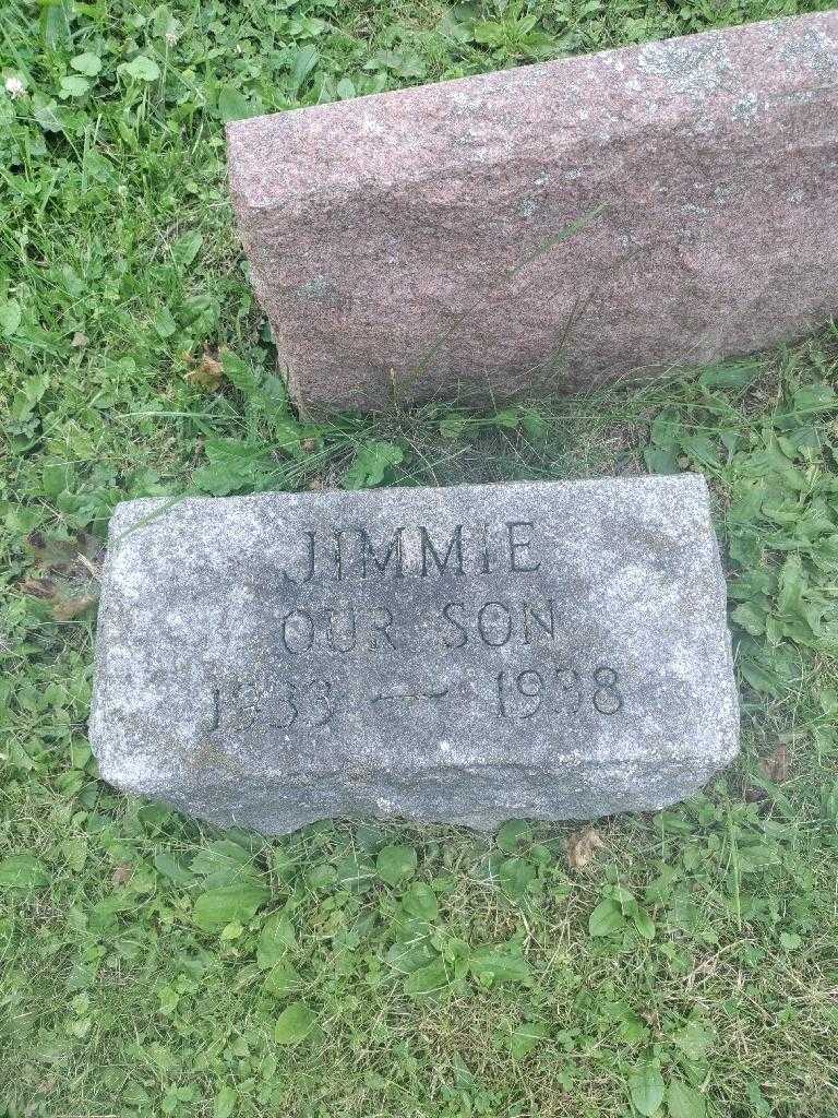 Jimmie Yalden's grave. Photo 3