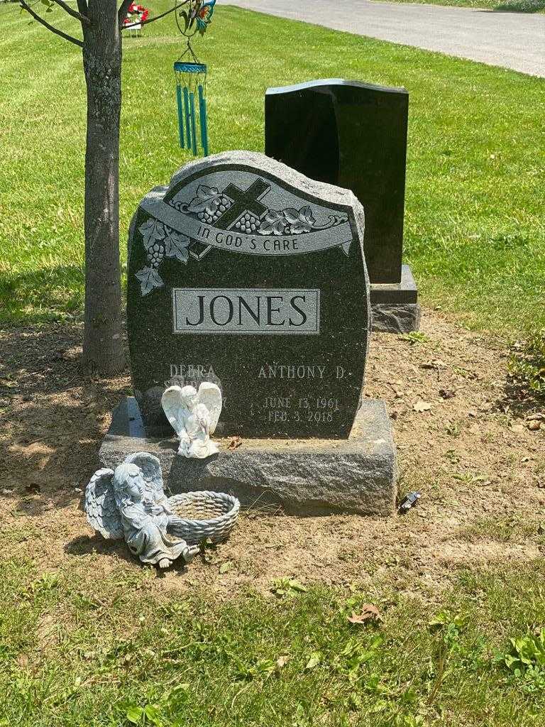 Anthony D. Jones's grave. Photo 1